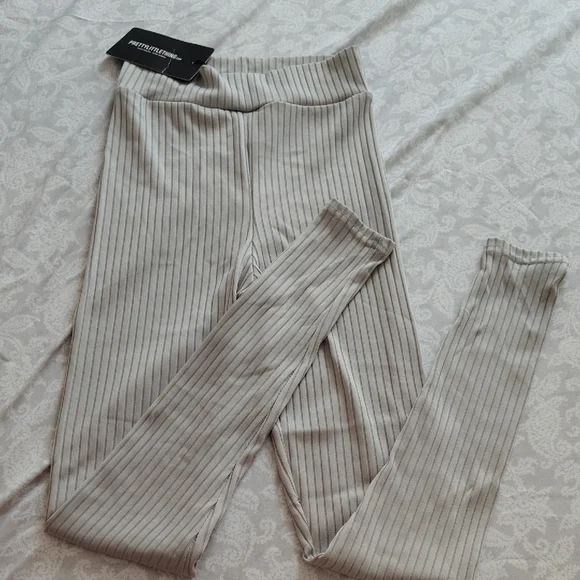 PrettyLittleThing Taupe Ribbed Leggings - Picture 2 of 4